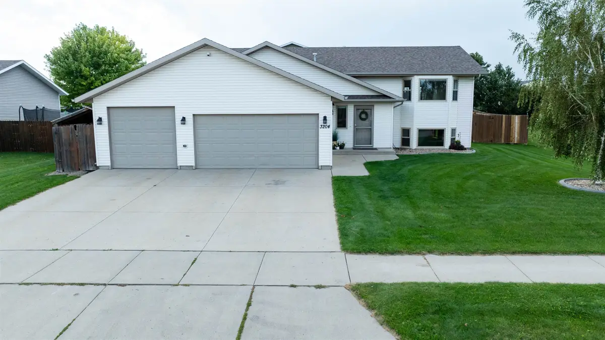 3204 15TH ST SE, Minot, ND 58701 - #1
