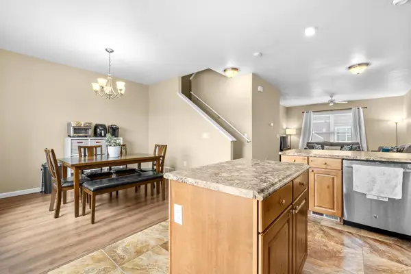 2943 8TH ST NW, Minot, ND 58703