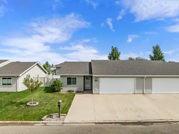 1431 35th Ave SE, Minot, ND 58701