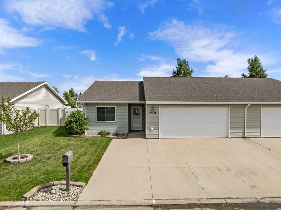 1431 35th Ave SE, Minot, ND 58701 - #2
