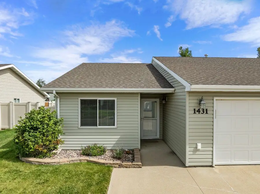 1431 35th Ave SE, Minot, ND 58701 - #3