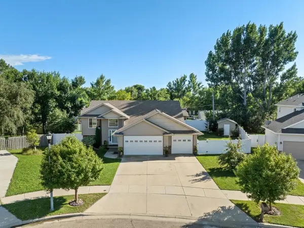 2507 Heritage Dr, Minot, ND 58703