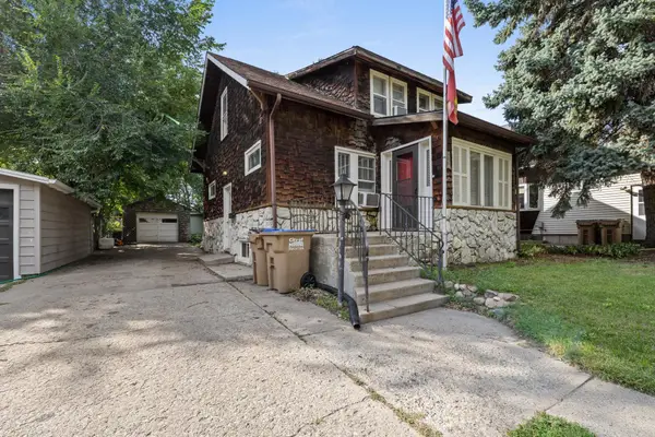 1027 10th St NW, Minot, ND 58703
