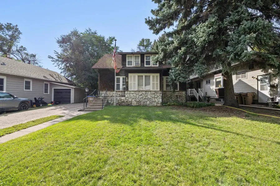 1027 10th St NW, Minot, ND 58703 - #2