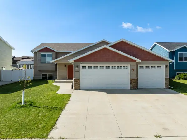 1016 NE 34th Ave, Minot, ND 58703