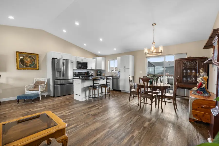 1016 NE 34th Ave, Minot, ND 58703 - #3