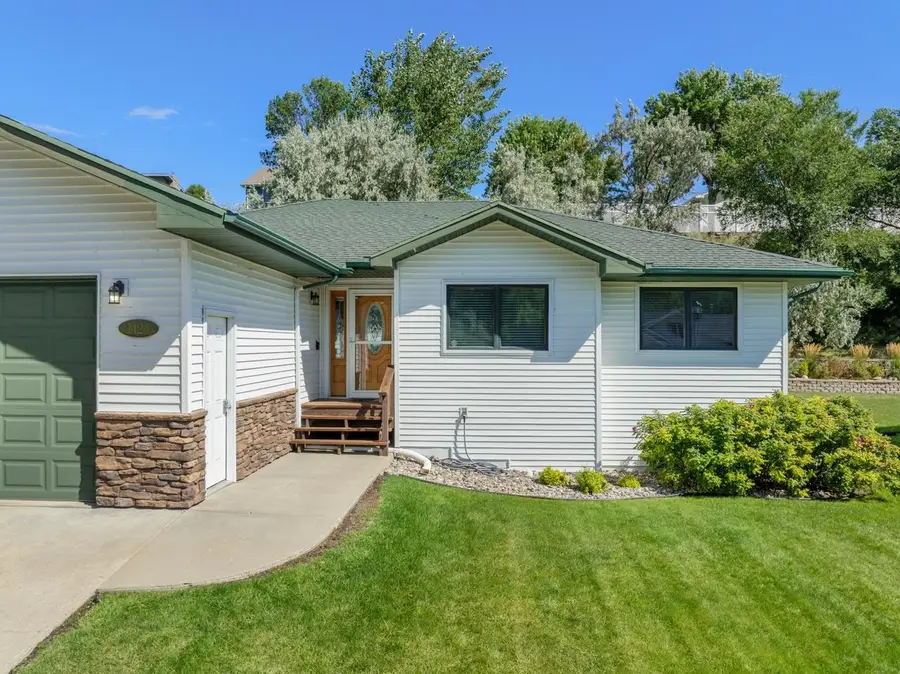 1424 Golden Valley Ln, Minot, ND 58703 - #3