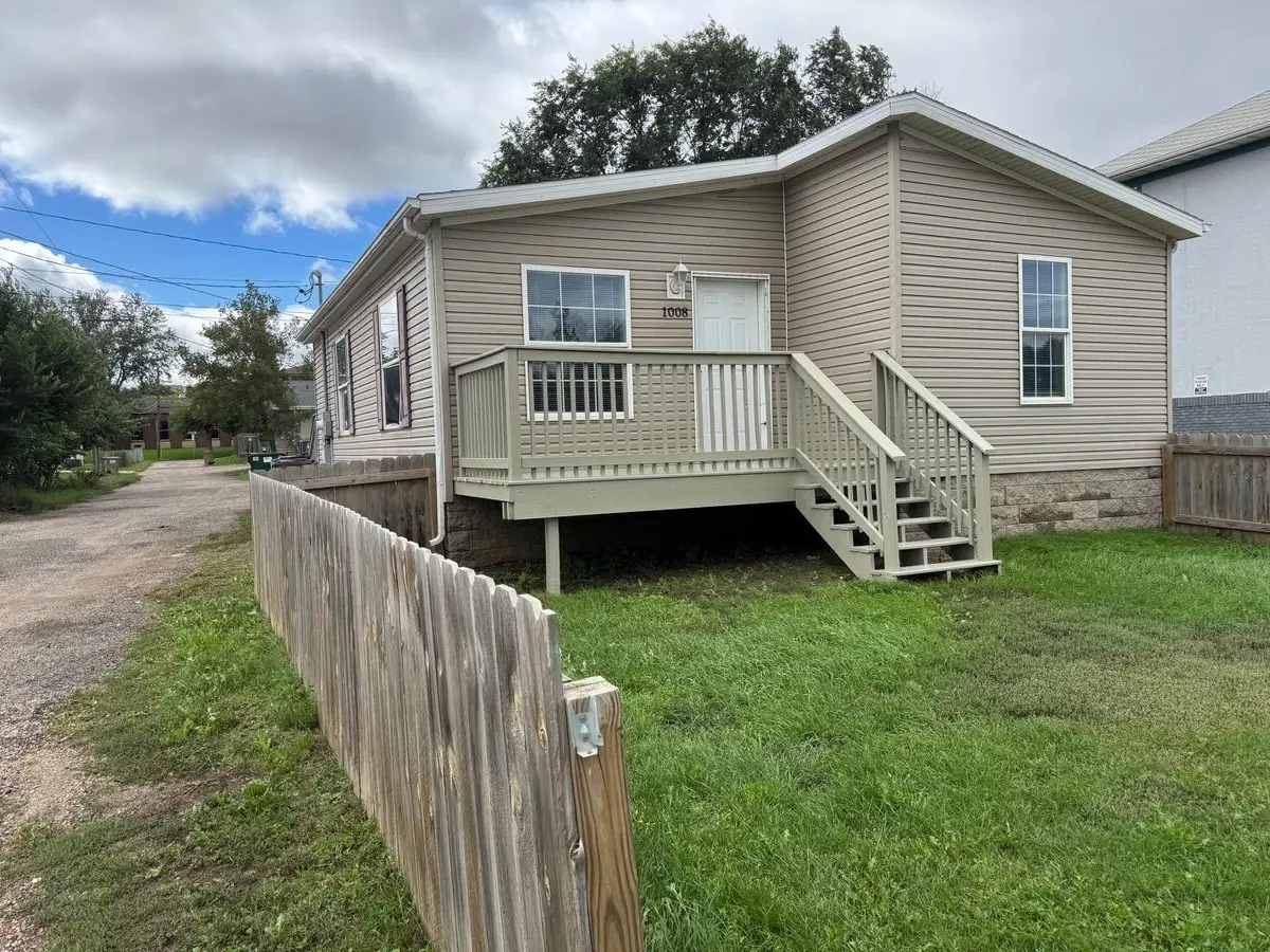1008 E Burdick Expy, Minot, ND 58701 - #1