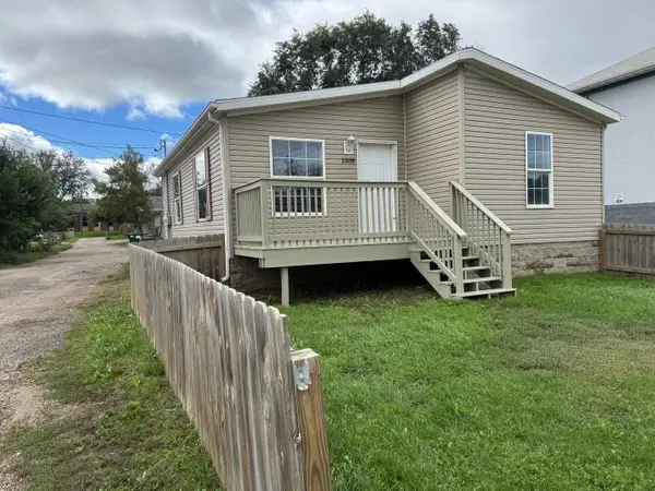 1008 E Burdick Expy, Minot, ND 58701