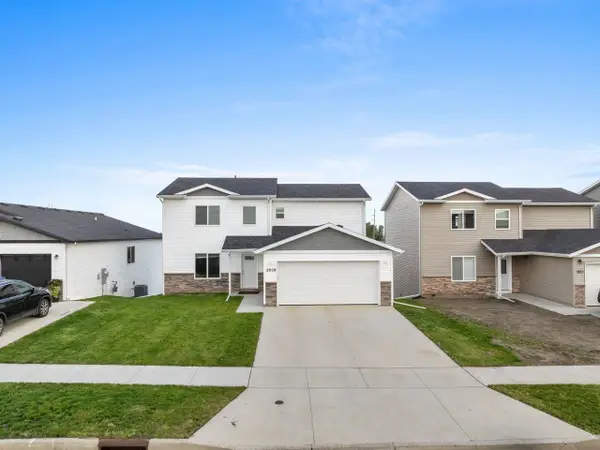 2609 Granite Dr NW, Minot, ND 58703