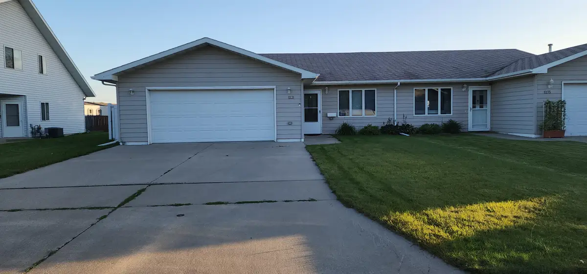 1231 34th Ave SW, Minot, ND 58701 - #1