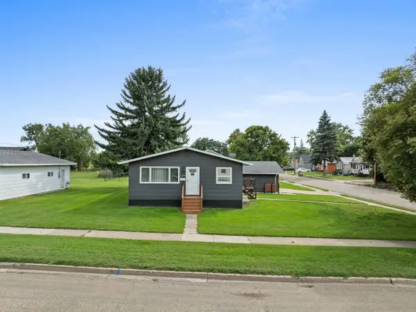 1204 6th Ave NE, Minot, ND 58703