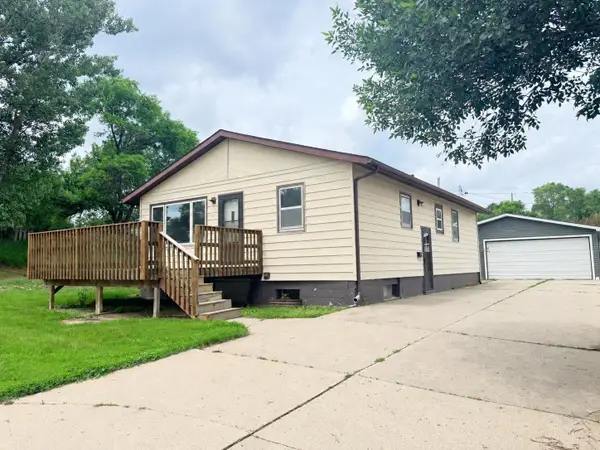 17 2nd Ave, Burlington, ND 58722
