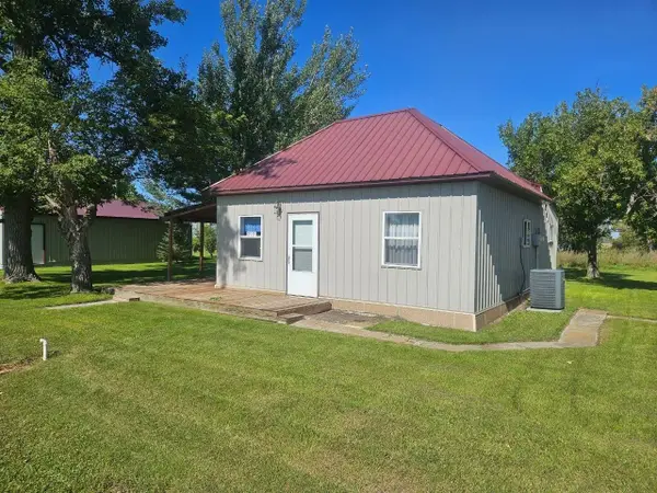200 1st Ave NE, Knox, ND 58343