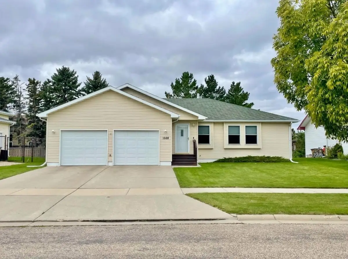 1928 25th St SW, Minot, ND 58701 - #1