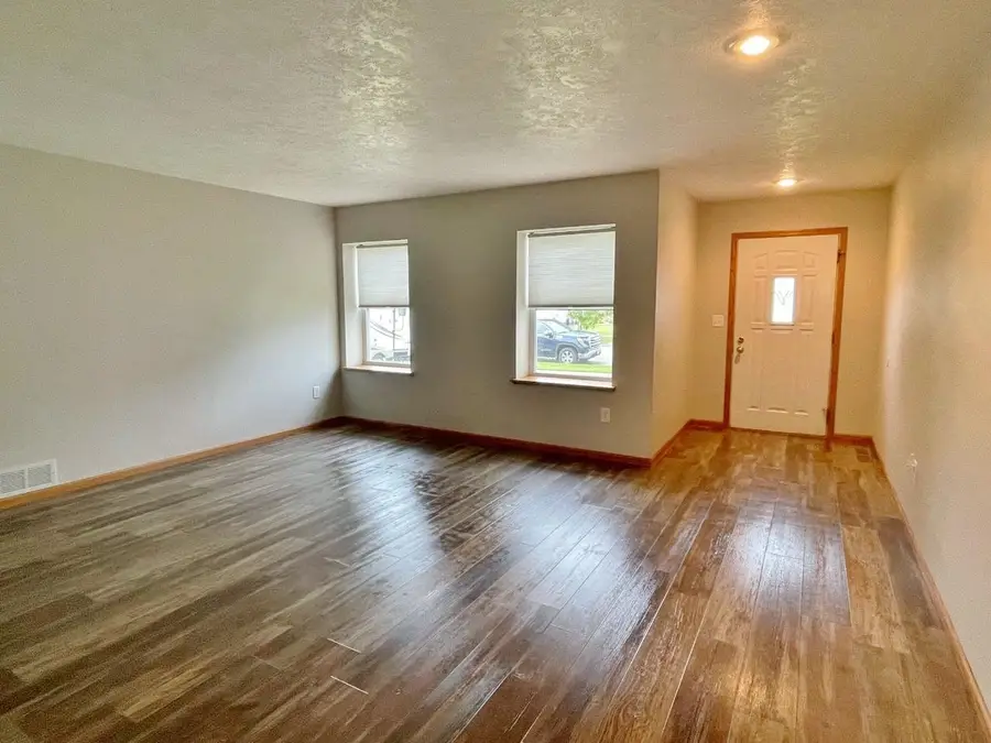 1928 25th St SW, Minot, ND 58701 - #3