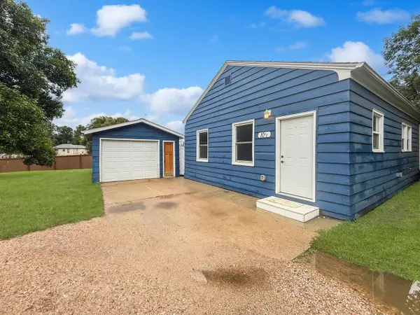 10 1/2 Shirley Ct, Minot, ND 58703