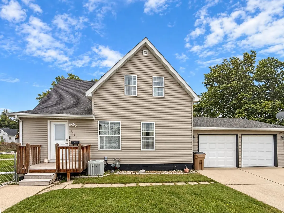 1024 11th St NW, Minot, ND 58703 - #1