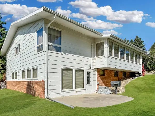 1104 20th St NW, Minot, ND 58703