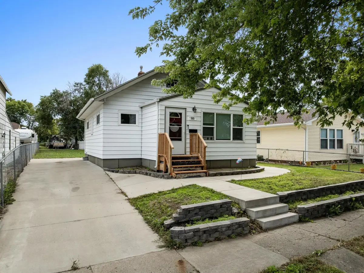 1313 S Main St, Minot, ND 58701 - #1