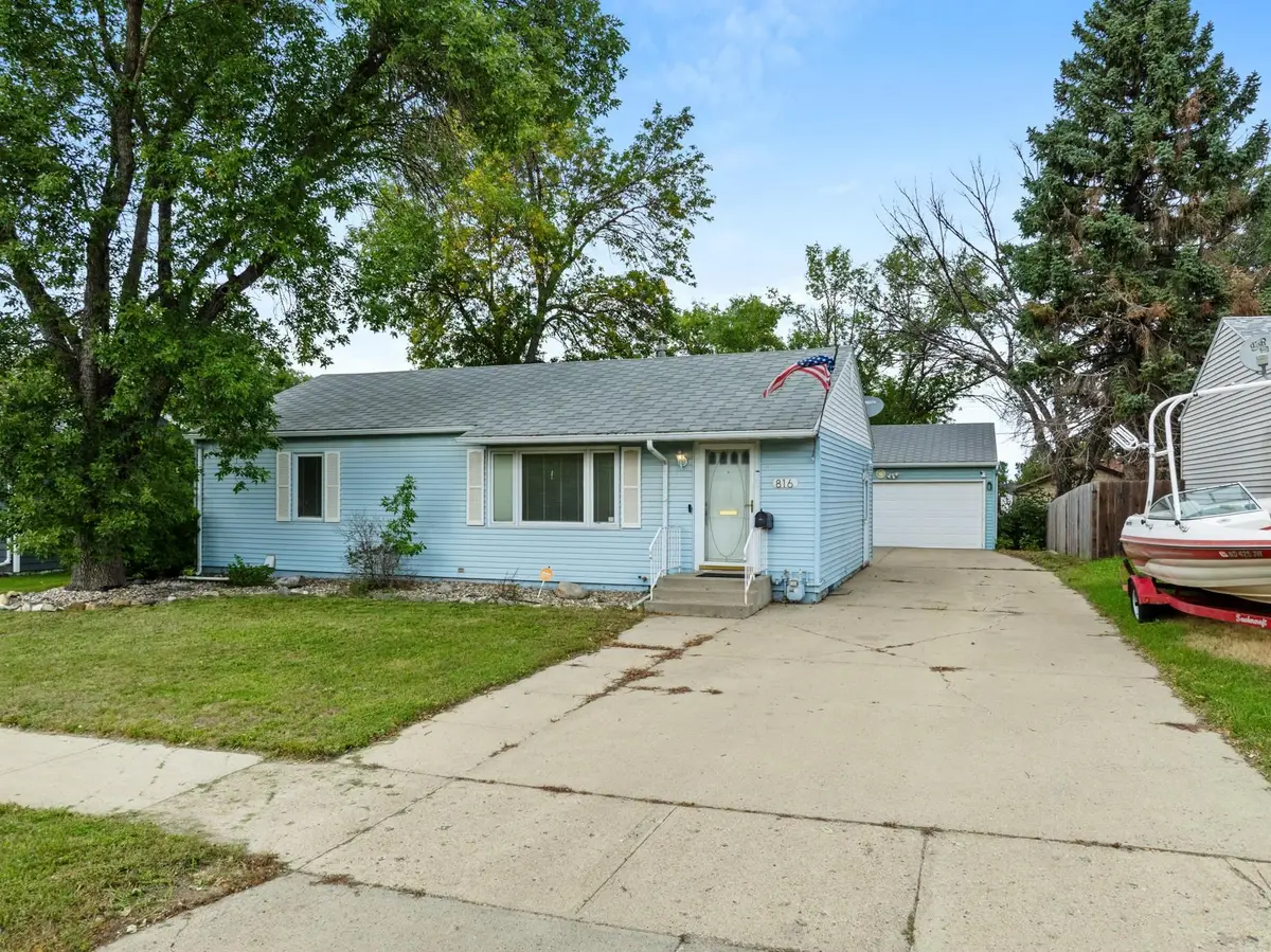 816 16th Ave SW, Minot, ND 58701 - #1