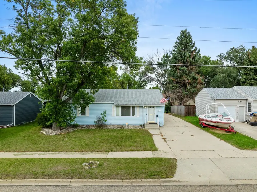 816 16th Ave SW, Minot, ND 58701 - #2