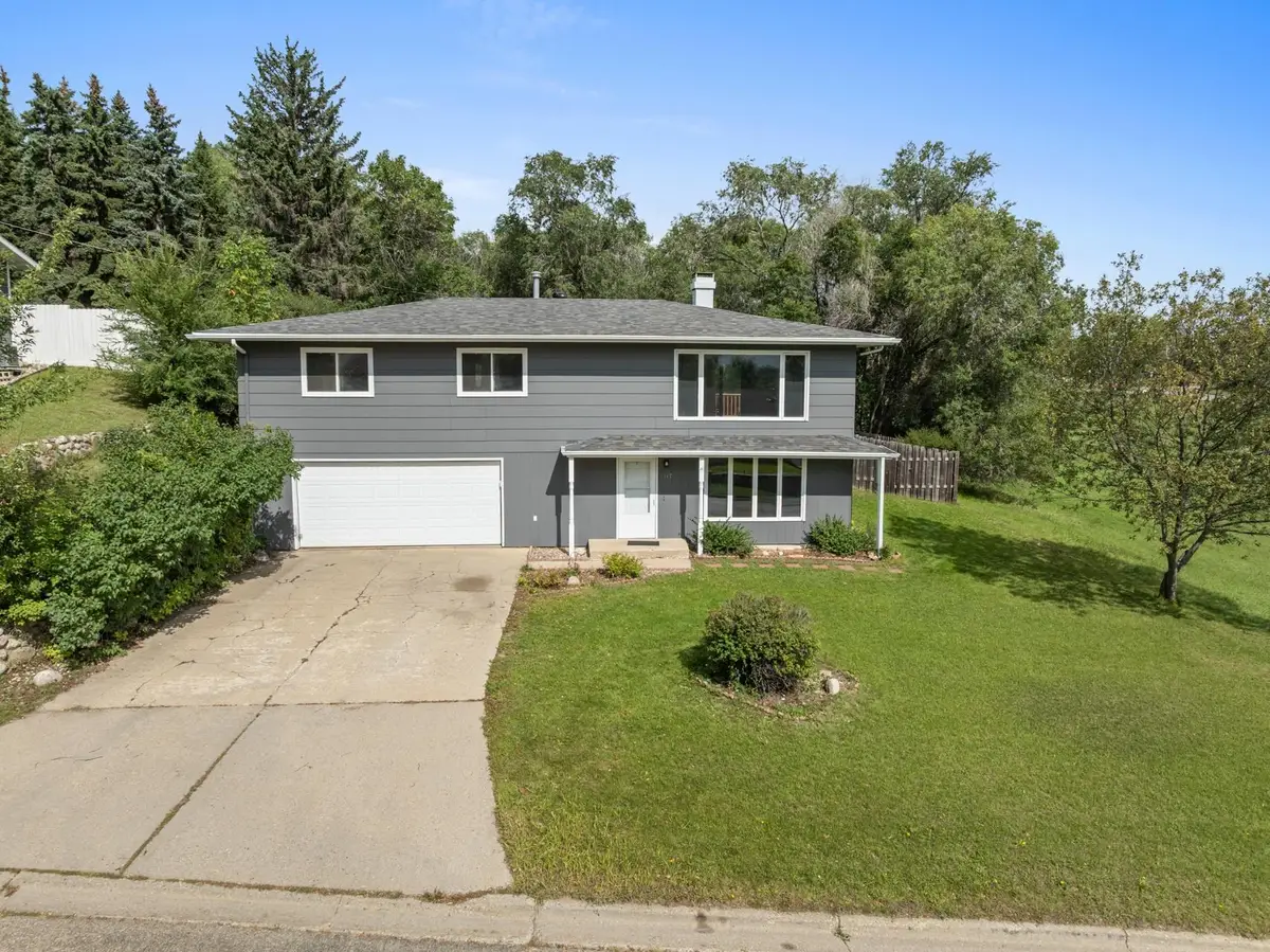 117 13th Ave NE, Minot, ND 58703 - #1