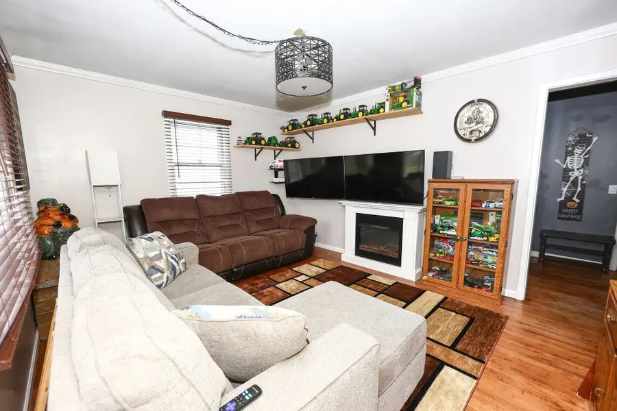 445 19th St NW, Minot, ND 58703 - #2
