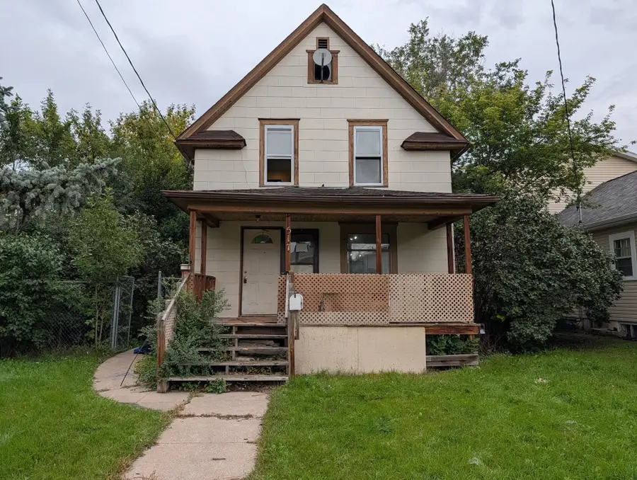 517 NE 9th Ave, Minot, ND 58703-0000 - #2