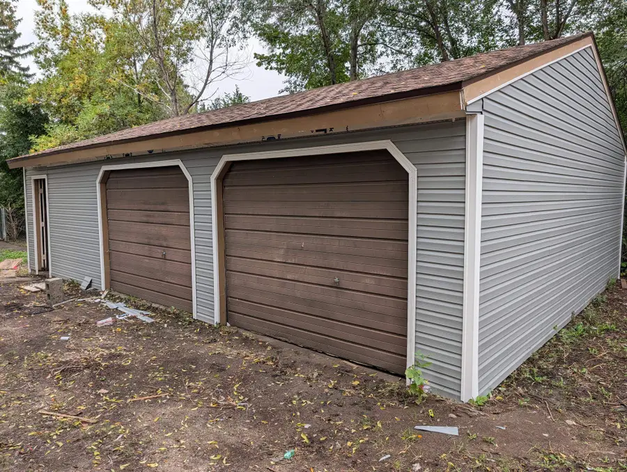 517 NE 9th Ave, Minot, ND 58703-0000 - #3
