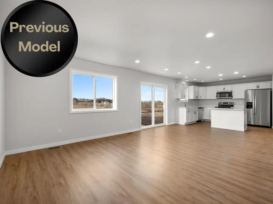 1516 47th Loop SE, Minot, ND 58701 - #3