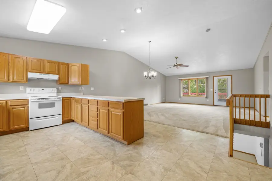 3311 7th Street SW, Minot, ND 58701 - #2