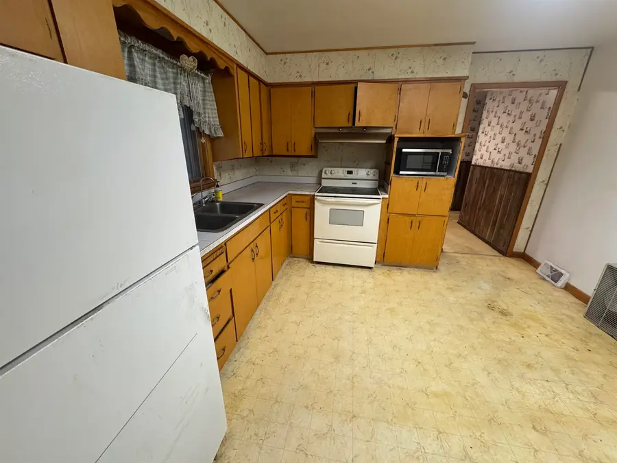 115 2nd st E, Westhope, ND 58793 - #3