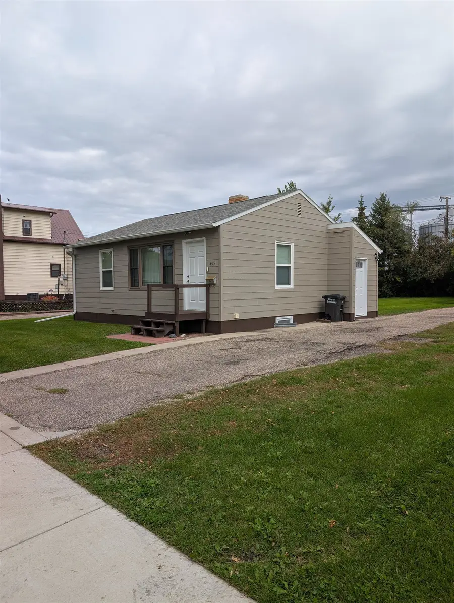 309 SINCLAIR ST, Bottineau, ND 58318 - #2