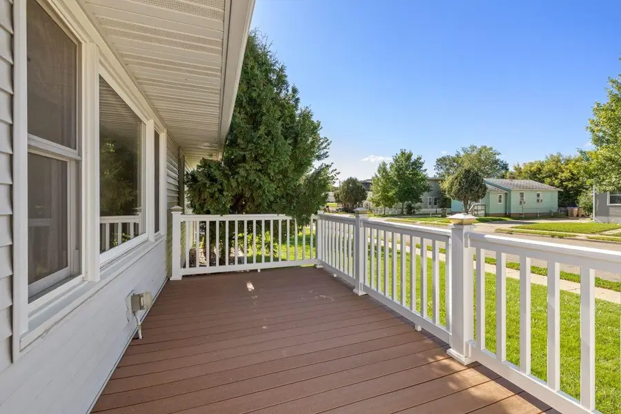 1011 5th St SW, Minot, ND 58701 - #3