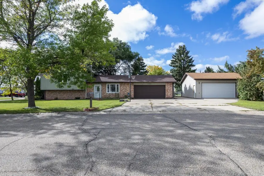 1201 NW 25th Place, Minot, ND 58703 - #2