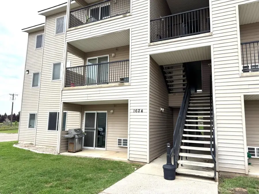 1624 20th Ave Unit #102 NW, Minot, ND 58703 - #3