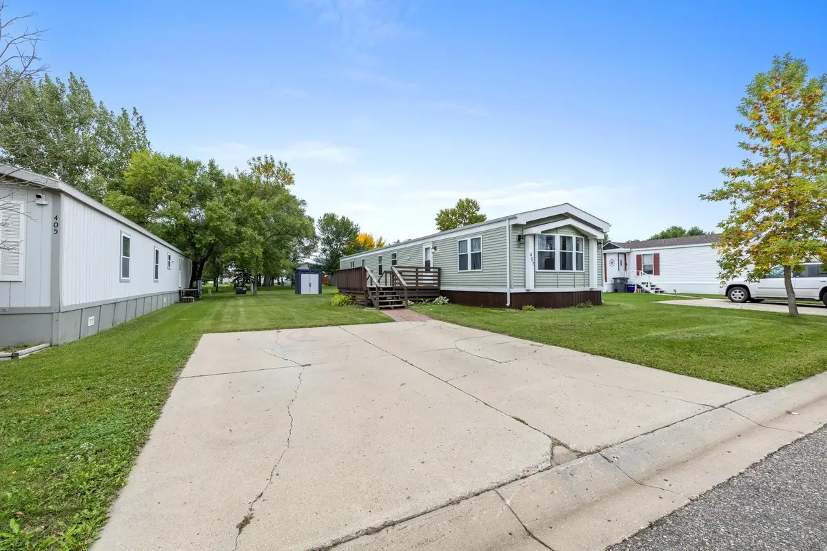 406 31st Ave SE, Minot, ND 58701 - #1