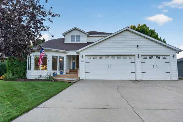 1624 13 1/2 ST SW, Minot, ND 58701
