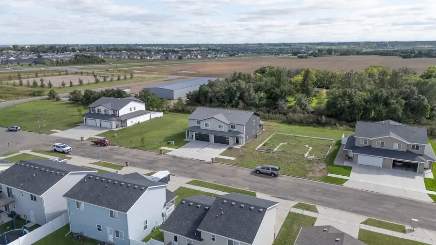 3311 20TH AVE NW, Minot, ND 58703 - #3