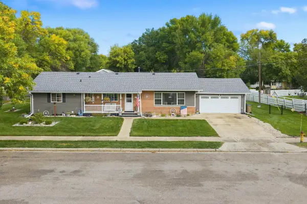 422 11th St NW, Minot, ND 58703