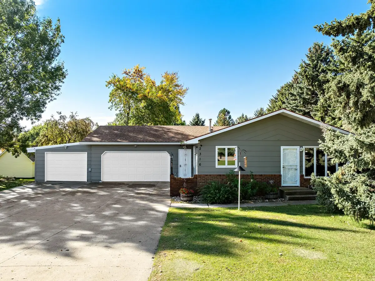 2316 Parkside Dr., Minot, ND 58701 - #1