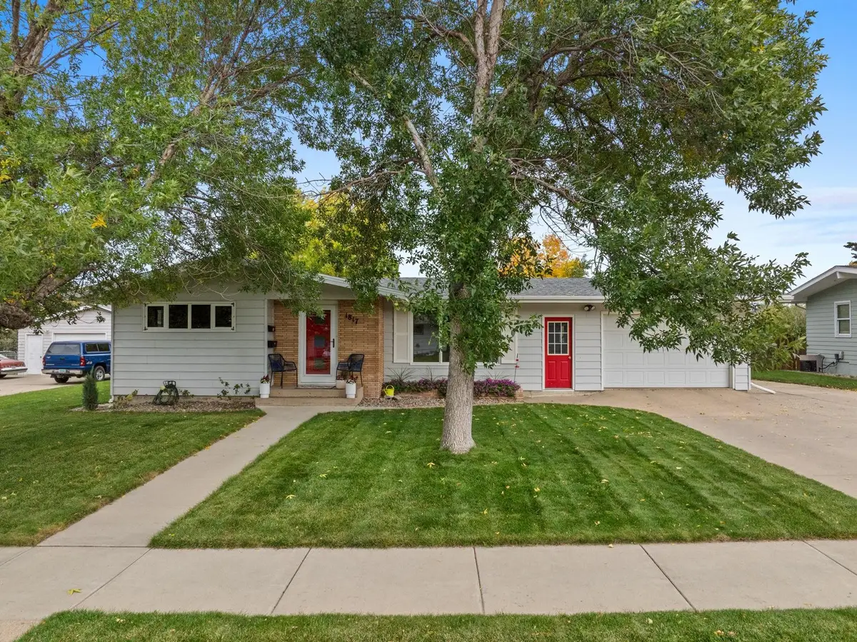 1817 6th Street SW, Minot, ND 58701 - #1