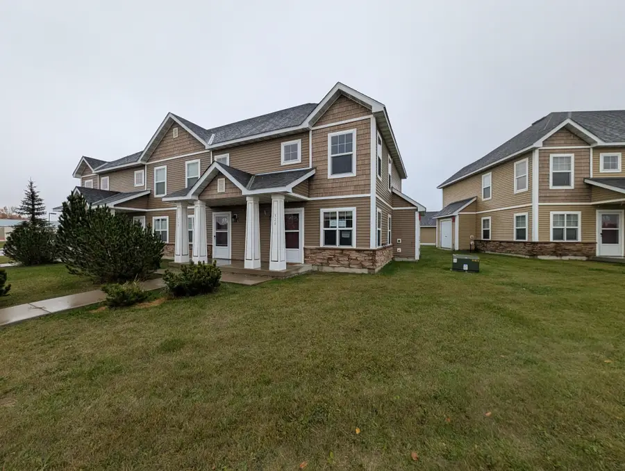 326 SE 10th Ave, Stanley, ND 58784 - #2