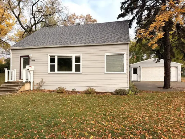 1516 11th Ave NW, Minot, ND 58703