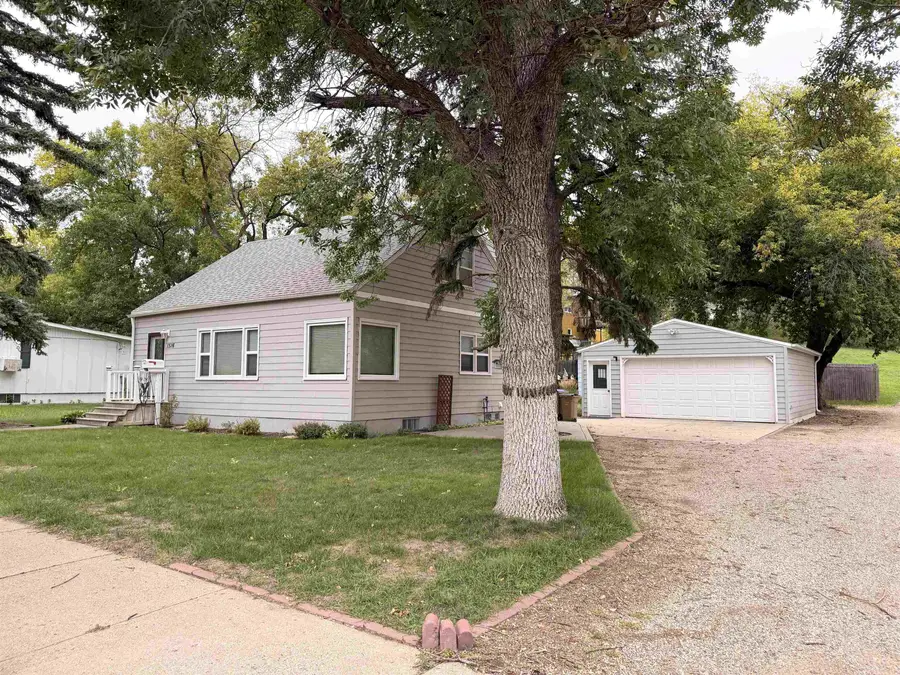 1516 11th Ave NW, Minot, ND 58703 - #2