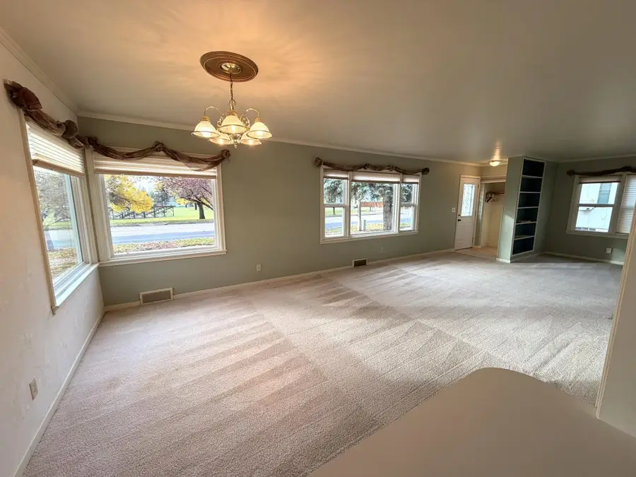 1516 11th Ave NW, Minot, ND 58703 - #3