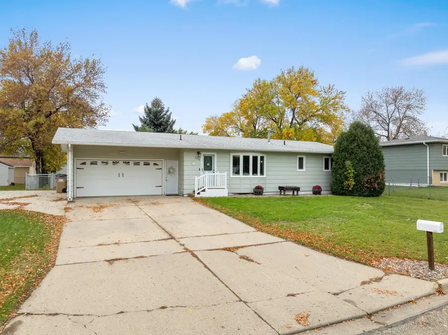 1710 4th ST SE, Minot, ND 58701 - #2
