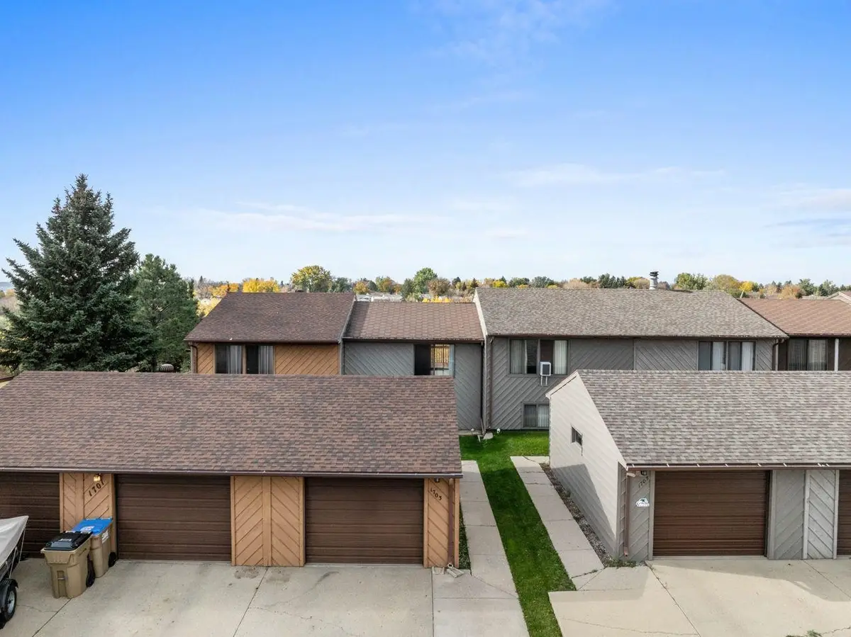 1703 16th St NW, Minot, ND 58703 - #1
