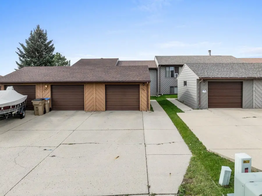 1703 16th St NW, Minot, ND 58703 - #2
